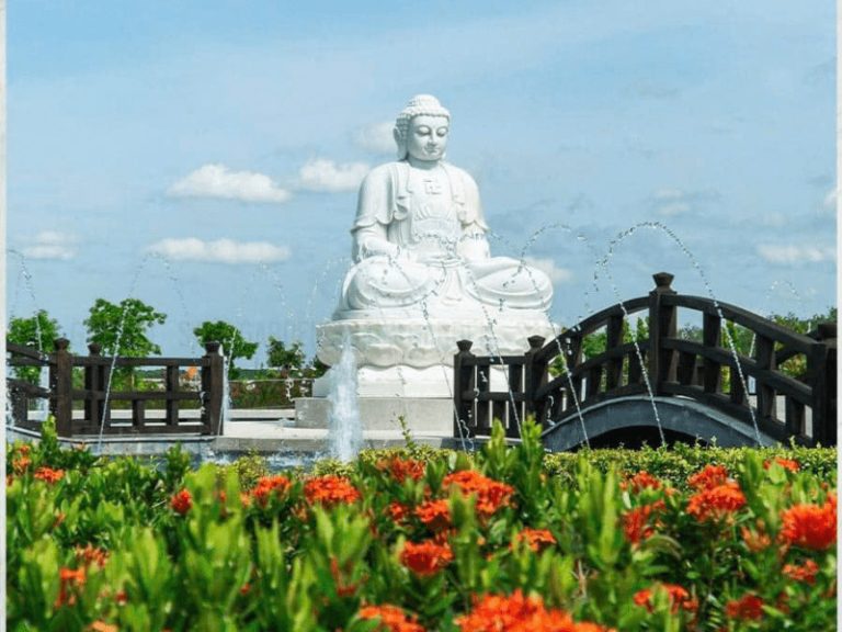 Đền trình tại Sala Garden
